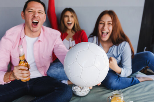 新世俱杯2025赛制：足球盛宴的全新篇章